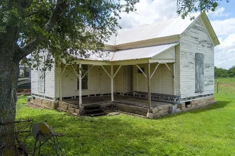 Exterior - 4515 Stapper Rd, Saint Hedwig, TX 78152 photo 8 of 10