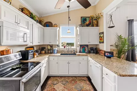 Kitchen - 4515 Stapper Rd, Saint Hedwig, TX 78152 photo 2 of 3