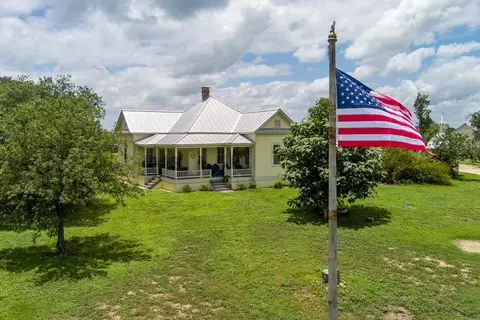 Exterior - 4515 Stapper Rd, Saint Hedwig, TX 78152 photo 1 of 10