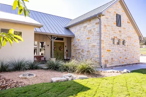 3200- Apt 18 Pinnacle Club Dr, Kerrville, TX 78028