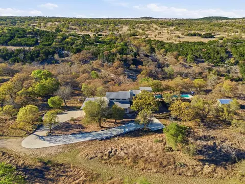 170 Bootlegger Ln, Kerrville, TX 78028