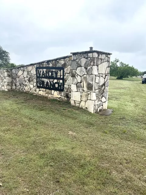 35 Cardinal Dr, Camp Wood, TX 78833