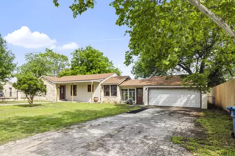 111 Lewis Rd, Kerrville, TX 78028