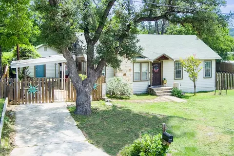 1216 First St, Kerrville, TX 78028