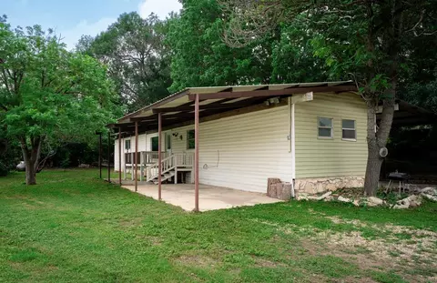 145 W Omega Plz, Ingram, TX 78025
