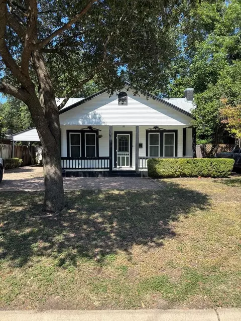1209 Park St, Kerrville, TX 78028