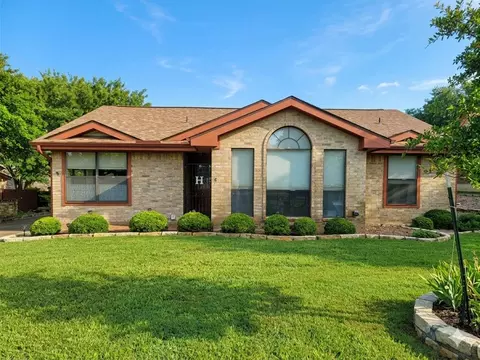 1441 N Gloucester Pt, Kerrville, TX 78028
