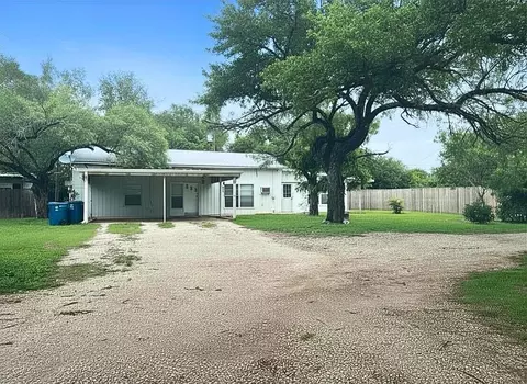 610 S Guadalupe St, Kerrville, TX 78028