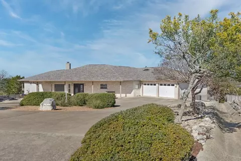 1817 N Summit Pt, Kerrville, TX 78028