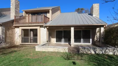 379 Englewood Dr, Kerrville, TX 78028