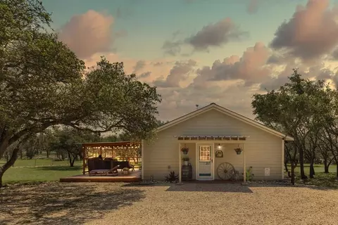 222 Spanish Oak Trl, Harper, TX 78631