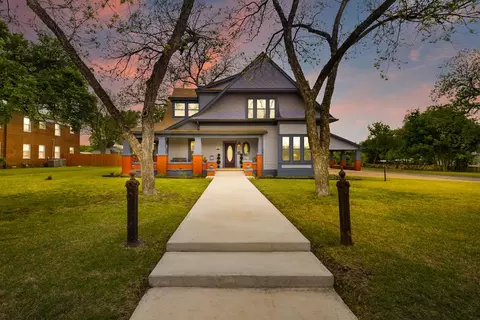 1102 S College St, Brady, TX 76825