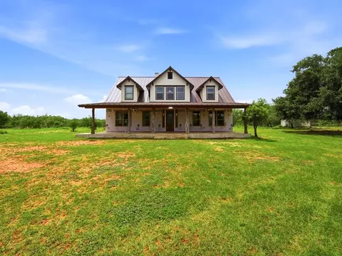 1253 Cr 7421, Yancey, TX 78886