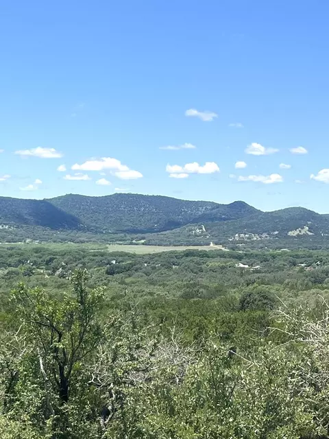 430 Fm 2748, Concan, TX 78838