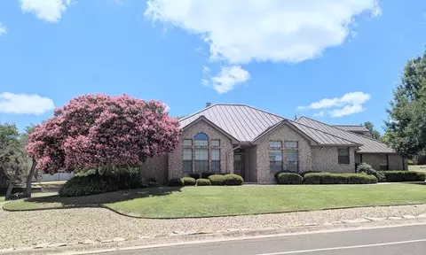 100 Braeburn Cir, Kerrville, TX 78028