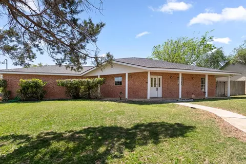 200 Red Oak Ln, Ingram, TX 78025