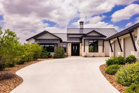 1020 Pinnacle View Dr, Kerrville, TX 78028