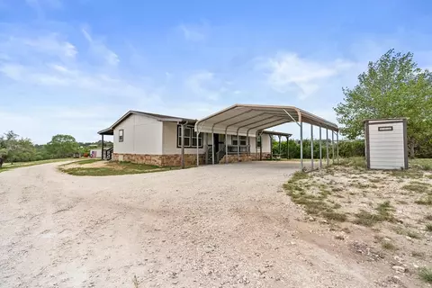 900 Panther Hollow Dr, Bandera, TX 78003