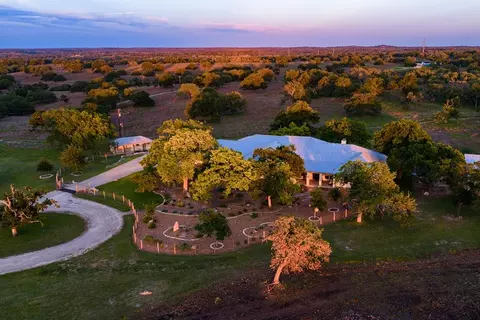 4205 Fredericksburg Rd, Kerrville, TX 78028