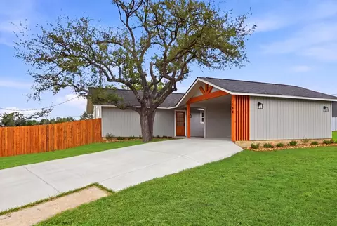 150 Oak Ridge Dr, Center Point, TX 78010