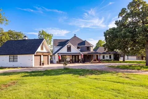 305 Oak Wood Rd, Kerrville, TX 78028