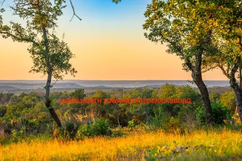 198 N Stanley Ct, Kerrville, TX 78028