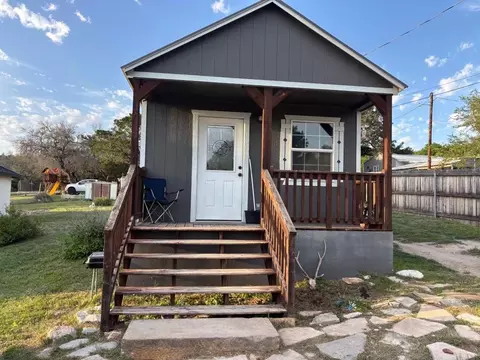 225 Fourth St, Ingram, TX 78025