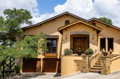 617 Hillside Dr, Kerrville, TX 78028