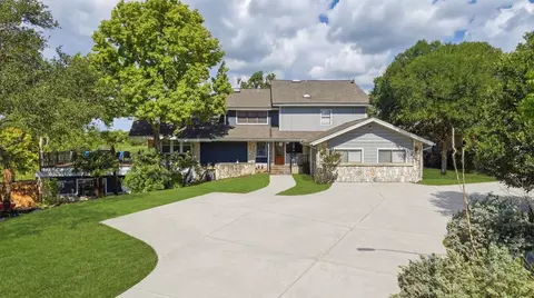 701 E Oakland Hills Ln, Kerrville, TX 78028