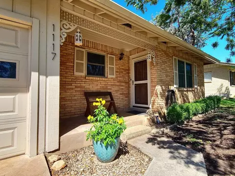 1117 Lake Dr, Kerrville, TX 78028