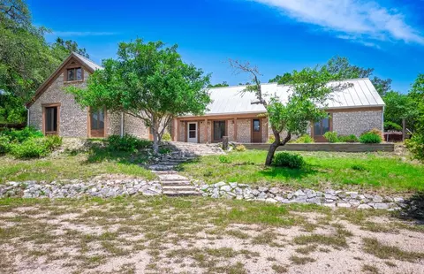 333 Secret Valley Rd, Kerrville, TX 78028