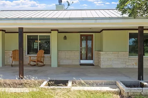 110 Live Oak Ln, Kerrville, TX 78028