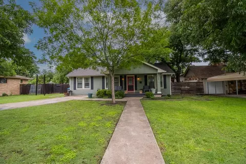 133 Travis St, Kerrville, TX 78028