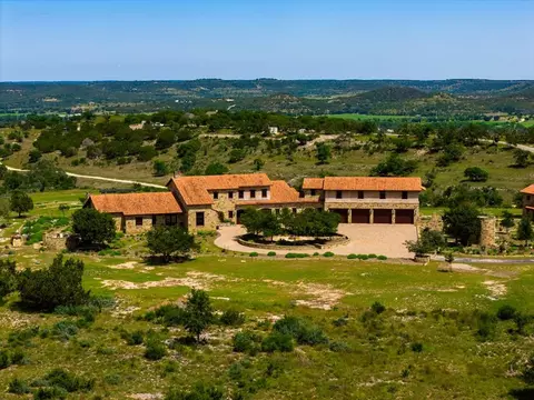 250 Hidden Hills Ranch Rd, Camp Verde, TX 78010