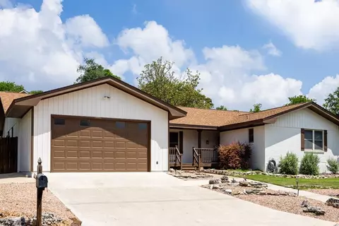 708 Mockingbird Ln, Kerrville, TX 78028