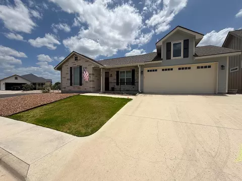 1048 Roanoke Ln, Kerrville, TX 78028