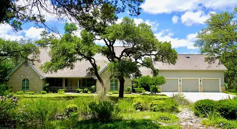 673 Lacey Oak Pkwy, Kerrville, TX 78028