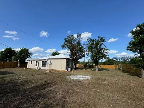 109 Leon St, London, TX 76854