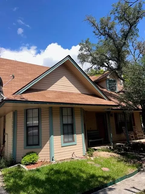 319 Secret Valley Dr, Kerrville, TX 78028