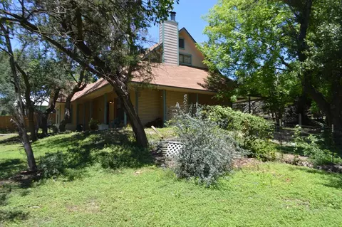 319 Secret Valley Dr, Kerrville, TX 78028