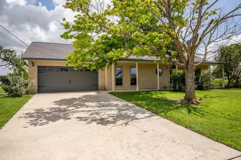 182 Glenvalley Cir, Bandera, TX 78003