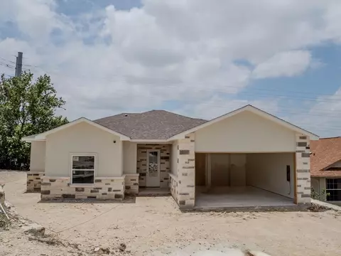 305 Vantage Cir, Kerrville, TX 78028
