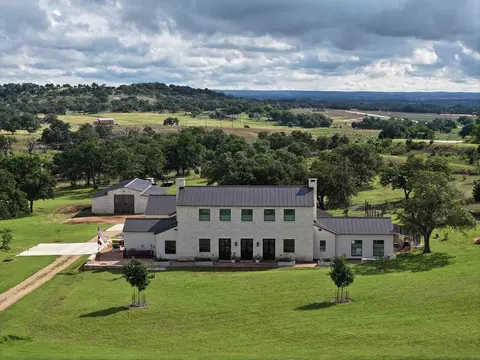 130 Overlook Dr, Fredericksburg, TX 78624