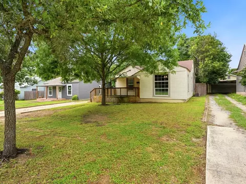 929 Golf St, Kerrville, TX 78028
