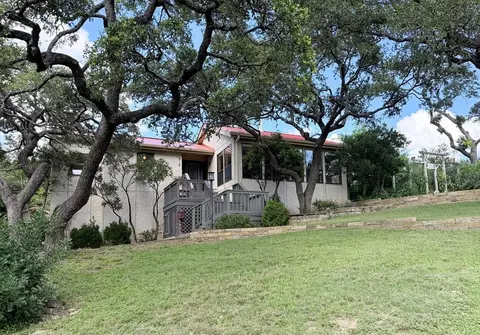 818 Bulwer Ave, Kerrville, TX 78028