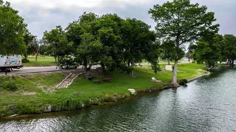 View/Area - 139 143 Eickenroht, Ingram, TX 78025 photo 8 of 10