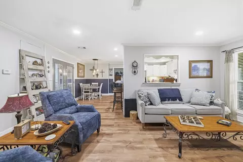 Living - 139 143 Eickenroht, Ingram, TX 78025 photo 3 of 3