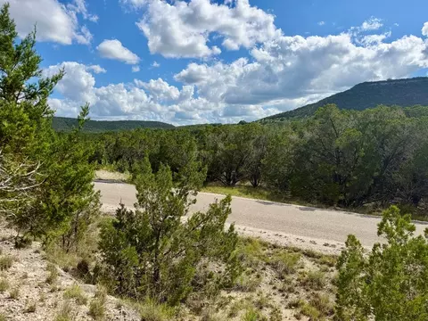 000 Live Oak Trl, Tarpley, TX 78883