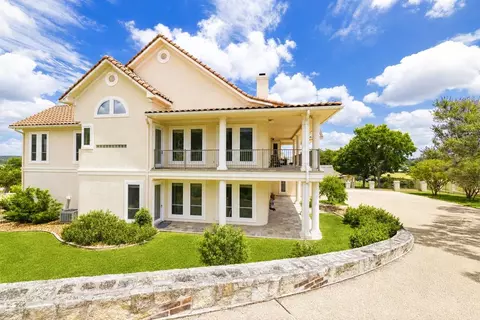 107 Deerwood Dr, Kerrville, TX 78028