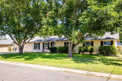 705 Overhill Dr, Kerrville, TX 78028